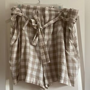 A new day linen shorts with toe belt. Like  new worn 1 time. Size XXL